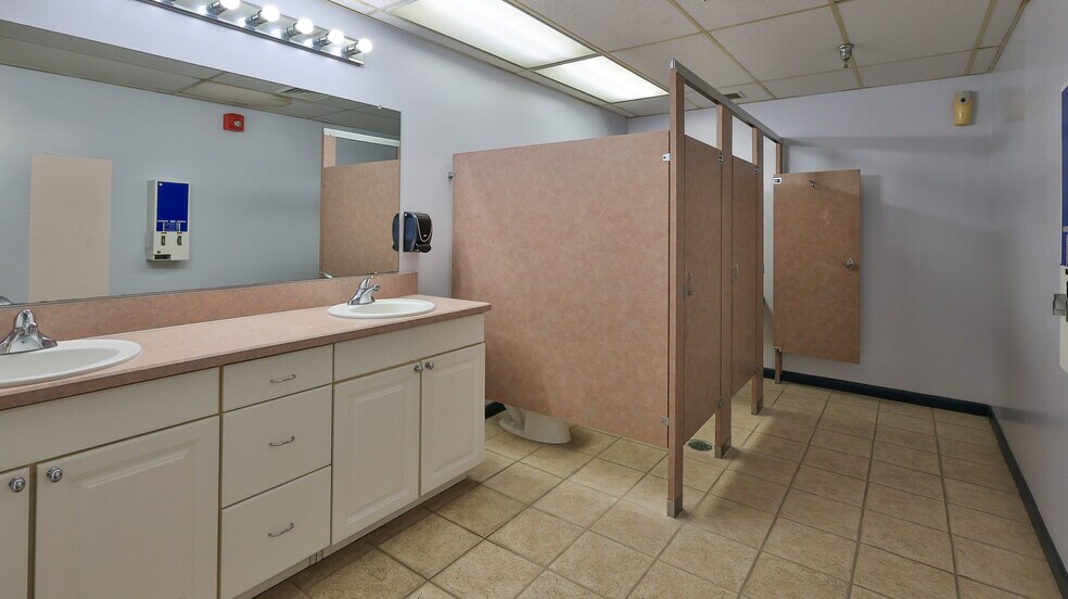 More Photos Of 2 Commerce Blvd, Palm Coast Warehouse For Lease