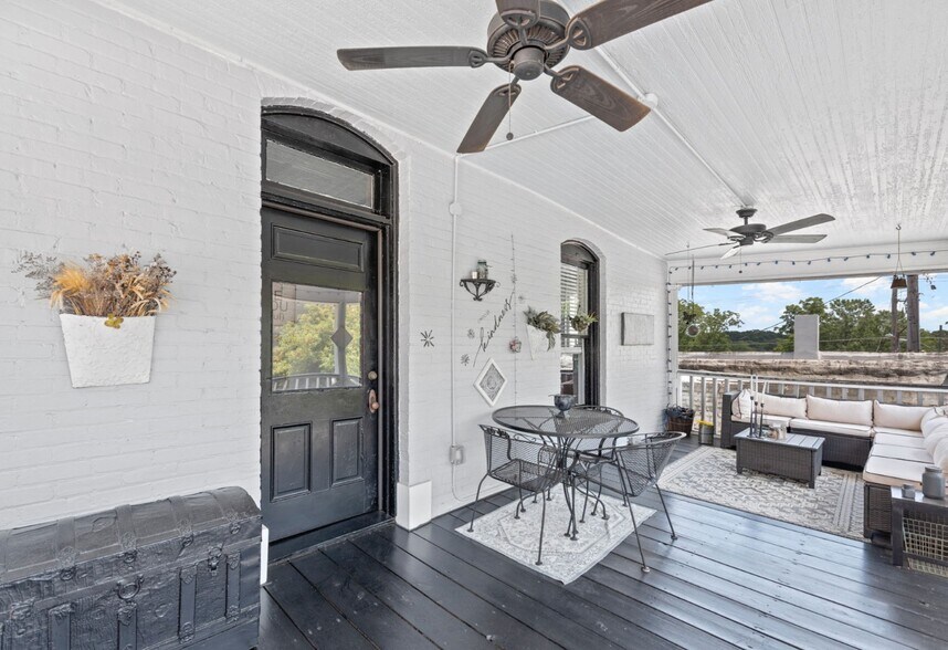 More Photos Of 10 E Washington St, Newnan Storefront Retail Residential For Sale