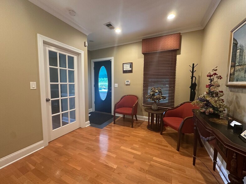 More Photos Of 198 Orange Ave, Suffern Office For Lease