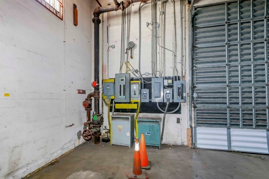 More Photos Of 540-550 W 20th St, Hialeah Warehouse For Lease