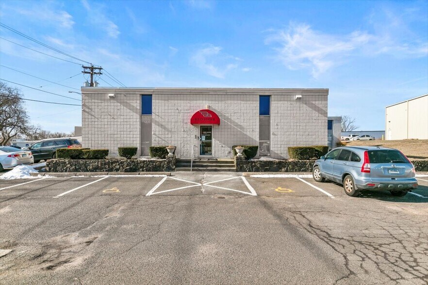 More Photos Of 118 Quinnipiac Ave, North Haven Warehouse For Lease