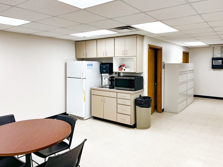 More Photos Of 7 E Industrial Loop, Midland Warehouse For Sale