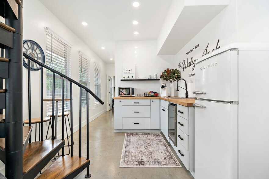 More Photos Of 511 S 10th St, Waco Specialty For Sale