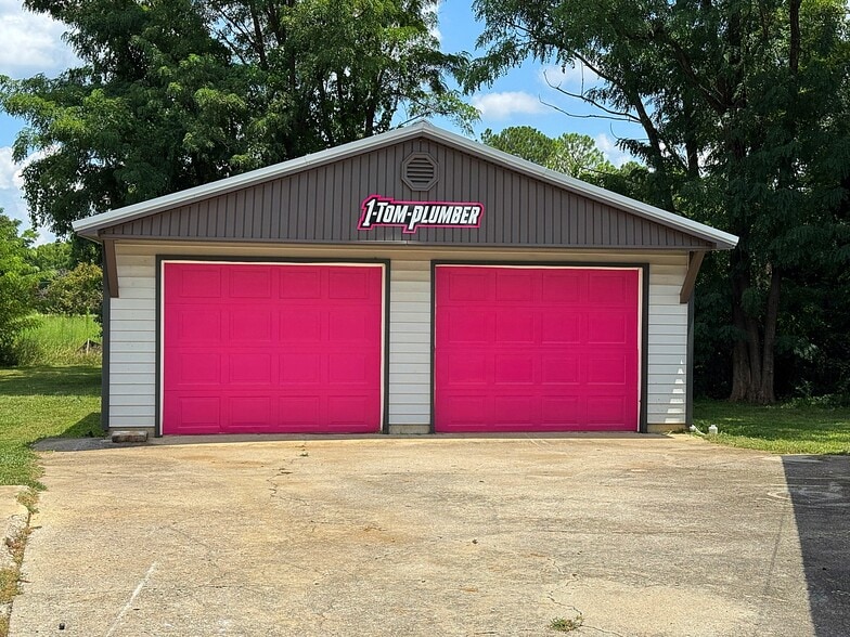 More Photos Of 1916 Jordan Ln NW, Huntsville Freestanding For Sale