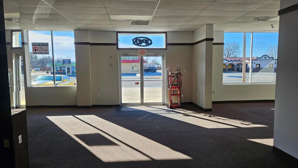 More Photos Of 606 W Cherokee St, Wagoner General Retail For Lease