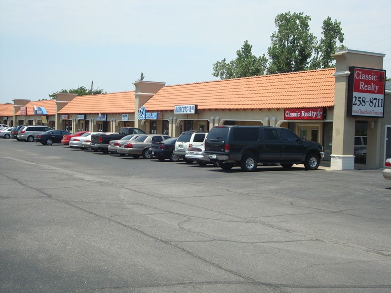 More Photos Of 2200-2234 W Houston St, Broken Arrow Unknown For Lease