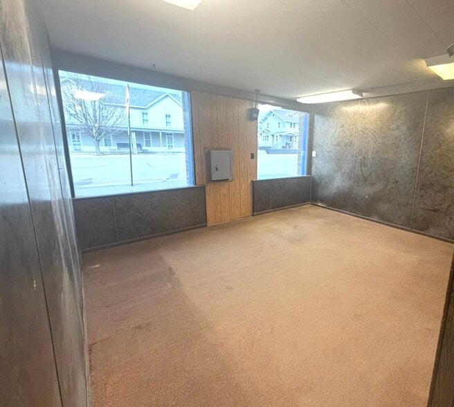 More Photos Of 217 E 8th St, Cozad Flex For Sale