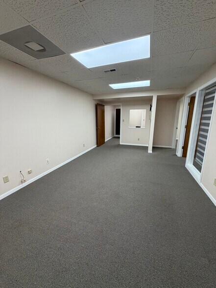 More Photos Of 20620 Burl Ct, Joliet Warehouse For Lease