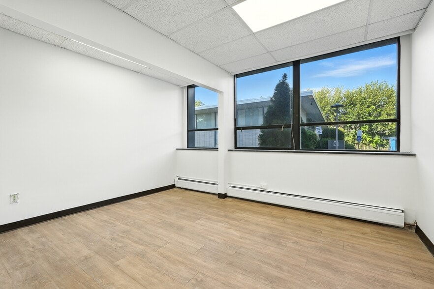 More Photos Of 117 Park Ave, West Springfield Office For Sale