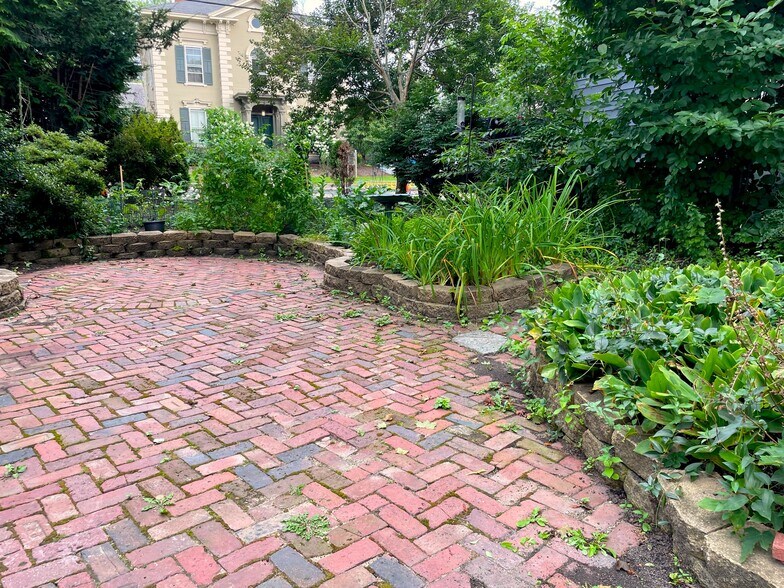 More Photos Of 426 Middle St, Portsmouth Office Residential For Lease