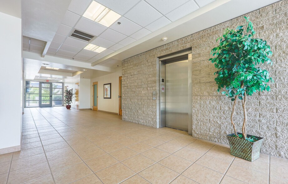 More Photos Of 500 N Garden Ave, Sierra Vista Office For Lease