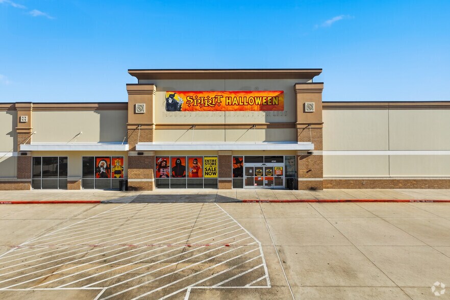 More Photos Of 4531-4589 East Sam Houston Pky S, Pasadena Unknown For Lease