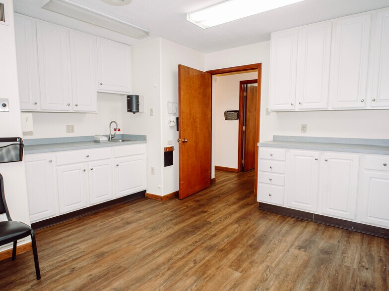 More Photos Of 603 N State St, Girard Medical For Sale