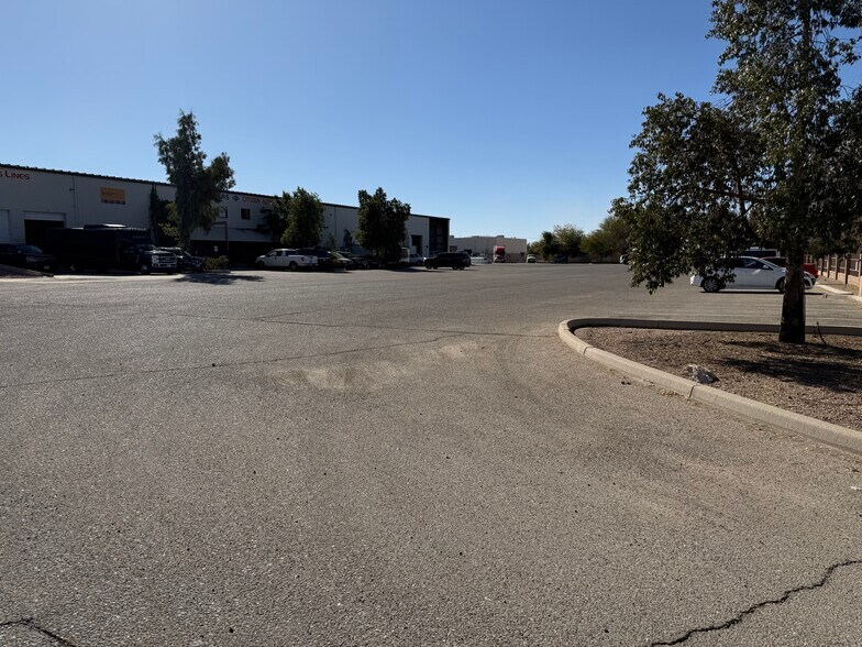 More Photos Of 3594 E Lincoln St, Tucson Truck Terminal For Lease