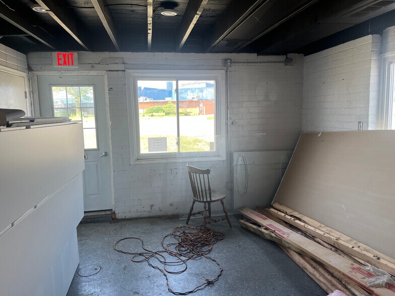 More Photos Of 27206 Groesbeck Hwy, Roseville Industrial For Sale