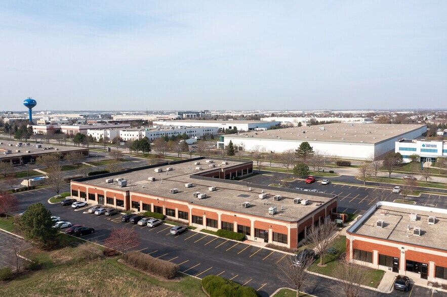 More Photos Of 440 Quadrangle Dr, Bolingbrook Office For Lease