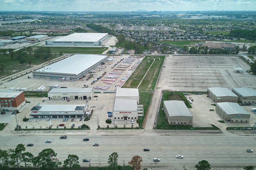 More Photos Of 930 FM 1960 Rd, Houston Freestanding For Lease