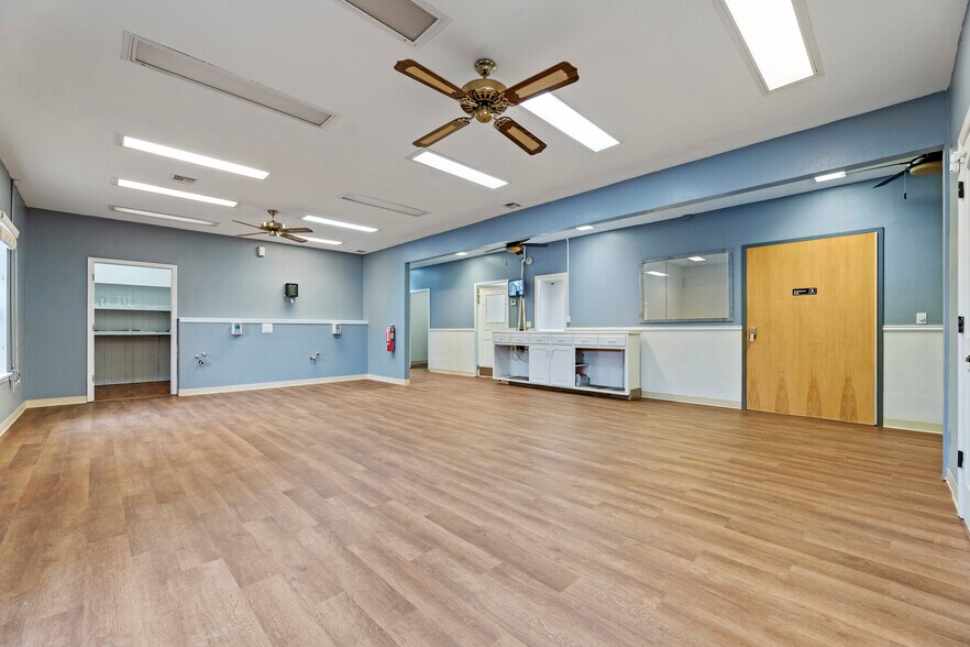 More Photos Of 71 Colt Square Dr, Fayetteville Loft Creative Space For Sale