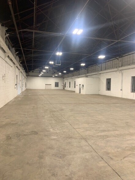 More Photos Of 650 E Taylor Ave, Saint Louis Warehouse For Lease