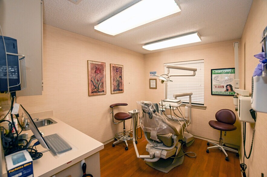 More Photos Of 2700 Brown Trl, Bedford Office For Sale