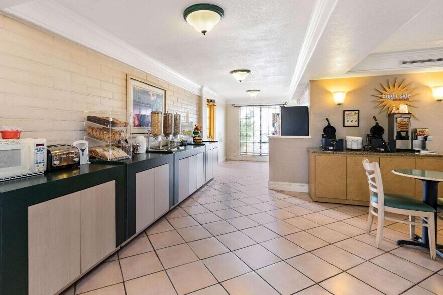 More Photos Of 7550 Remcon Cir, El Paso Hotel For Sale