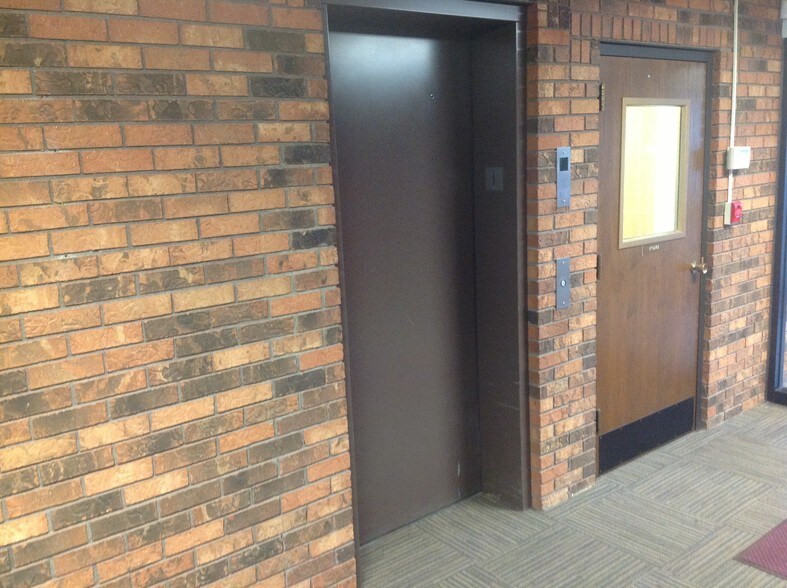 More Photos Of 2535 W Bethany Rd, Sycamore Medical For Lease