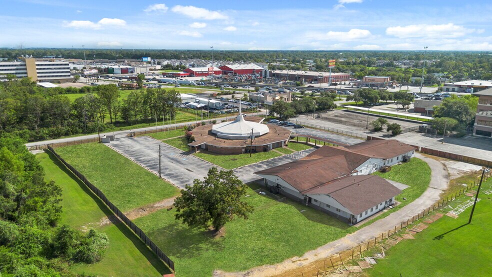 More Photos Of 513 W Rittenhouse Rd, Houston Religious Facility For Sale