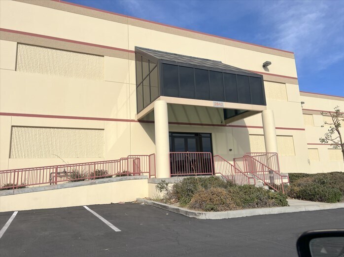 Primary Photo Of 2842 N Ontario St, Burbank Warehouse For Lease