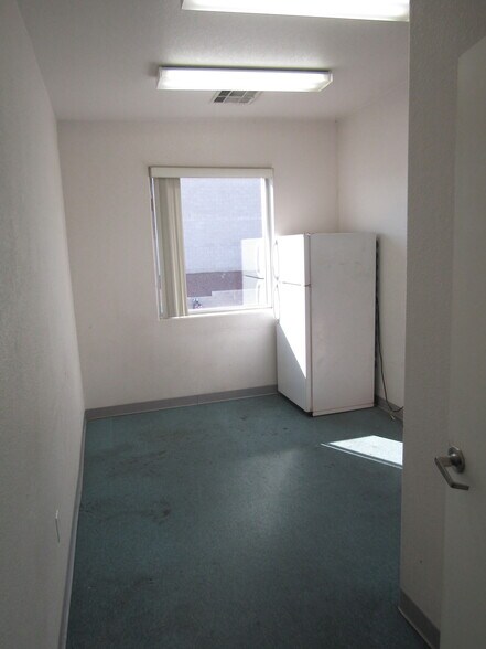 More Photos Of 209 E Brooks Ave, North Las Vegas Distribution For Lease
