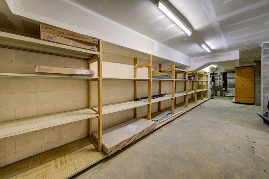 More Photos Of 1367 Mosley St, Wasaga Beach Office For Sale