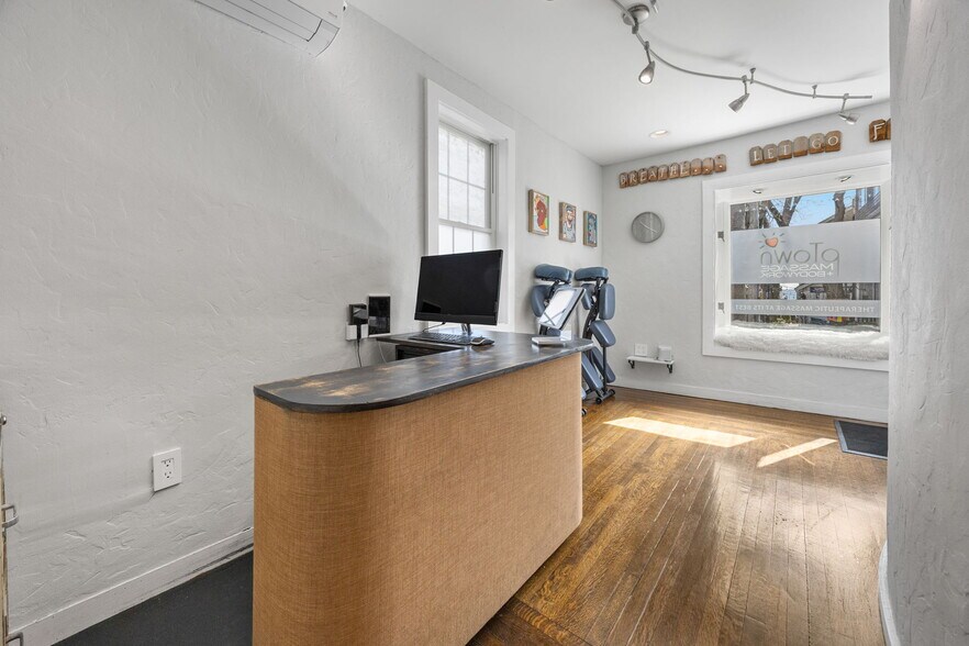 More Photos Of 182 Commercial St, Provincetown Storefront For Sale