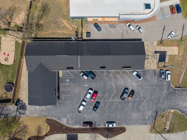 More Photos Of 5204 S Thompson St, Springdale Storefront Retail Office For Lease