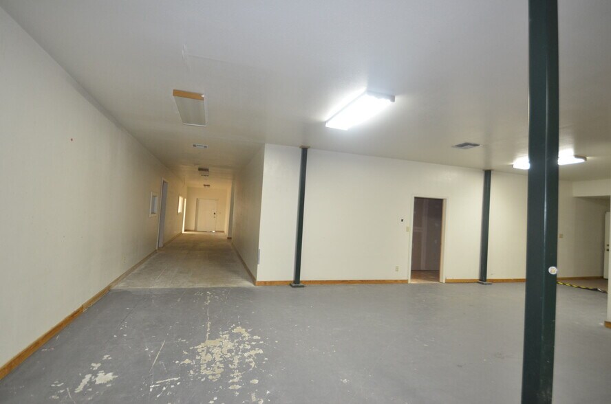 More Photos Of 31633 US-377 Hwy, Gordonville Light Distribution For Sale