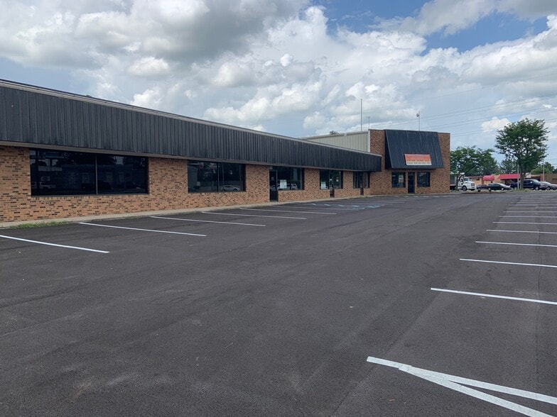 More Photos Of 2015 Family Cir, Lexington Freestanding For Lease