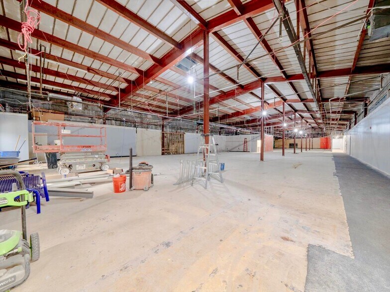 More Photos Of 465 W Commercial St, East Rochester Warehouse For Lease
