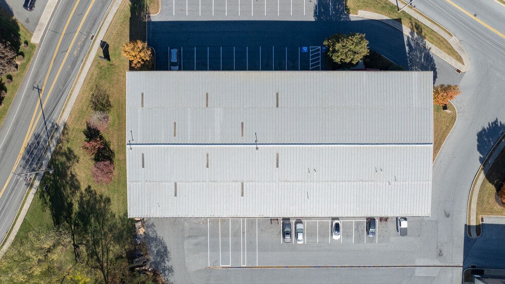 More Photos Of 220 Orlan Rd, New Holland Showroom For Sale