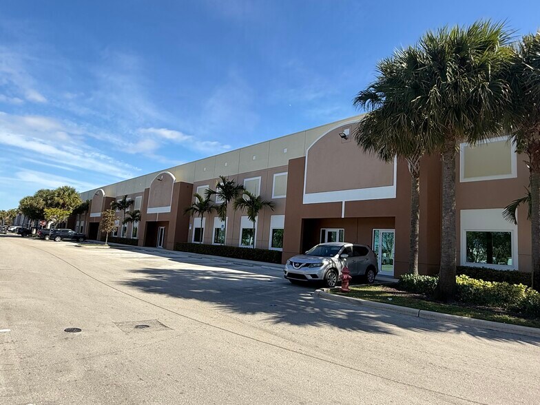 More Photos Of 1850 S Powerline Rd, Deerfield Beach Warehouse For Lease