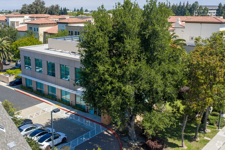 More Photos Of 450-452 Ferguson Dr, Mountain View Office For Sale