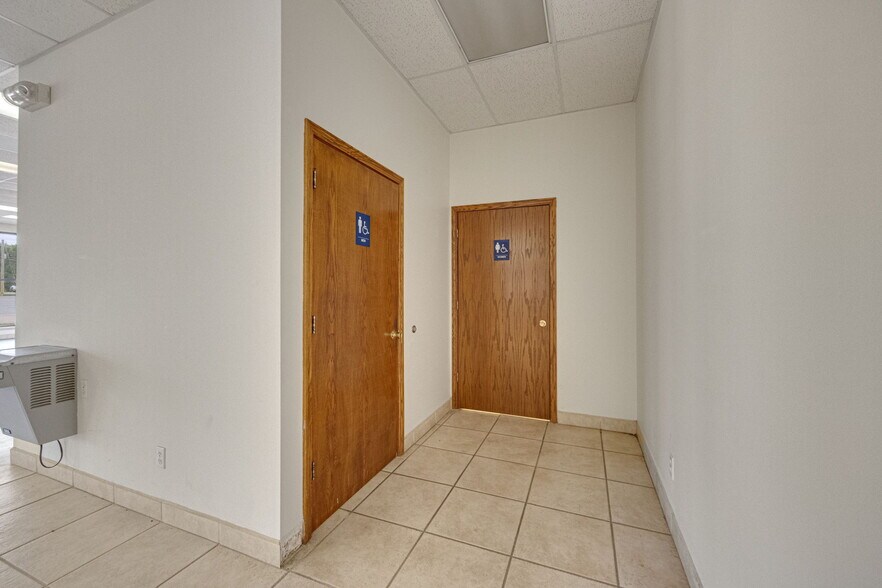 More Photos Of 610 Sainte Genevieve Dr, Sainte Genevieve Auto Dealership For Sale