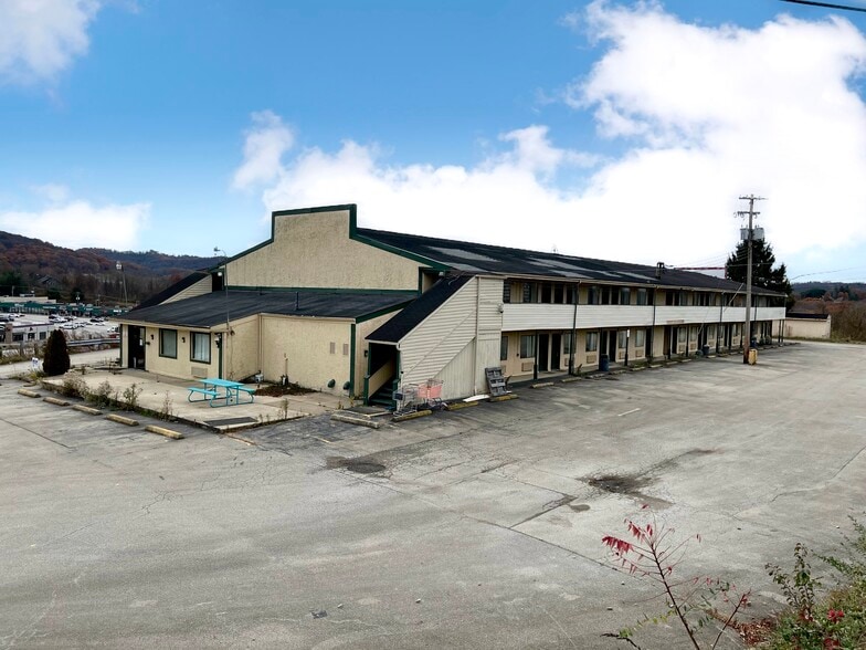 Primary Photo Of 126 Miller Ln, Waynesburg Hotel For Sale