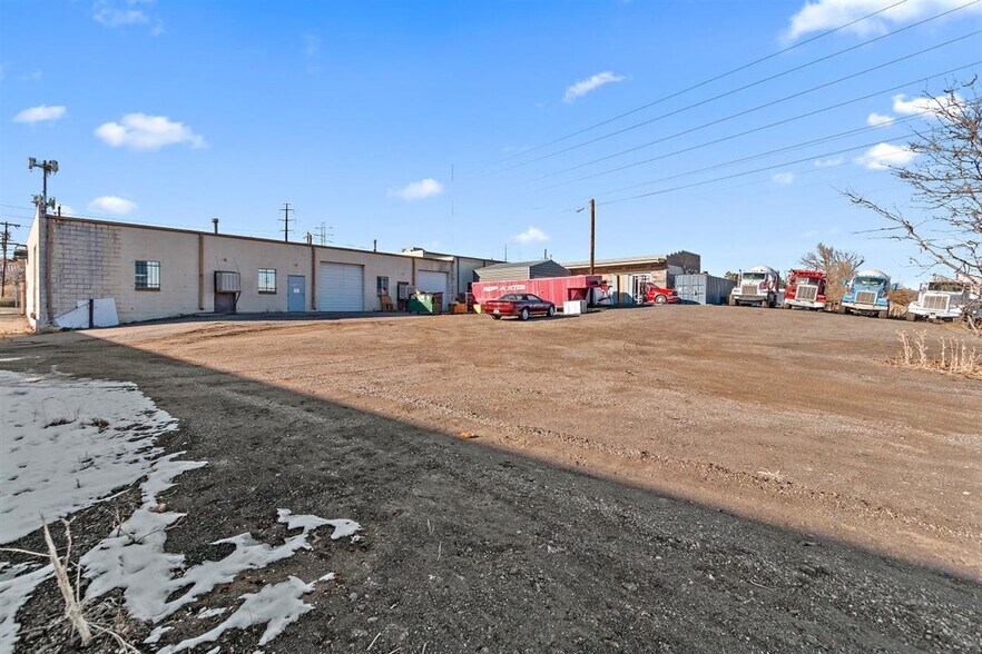 More Photos Of 1996 S Navajo St, Denver Warehouse For Lease