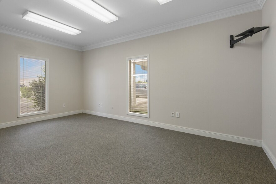 More Photos Of 294 Thames Ave, Bay Saint Louis Office For Sale