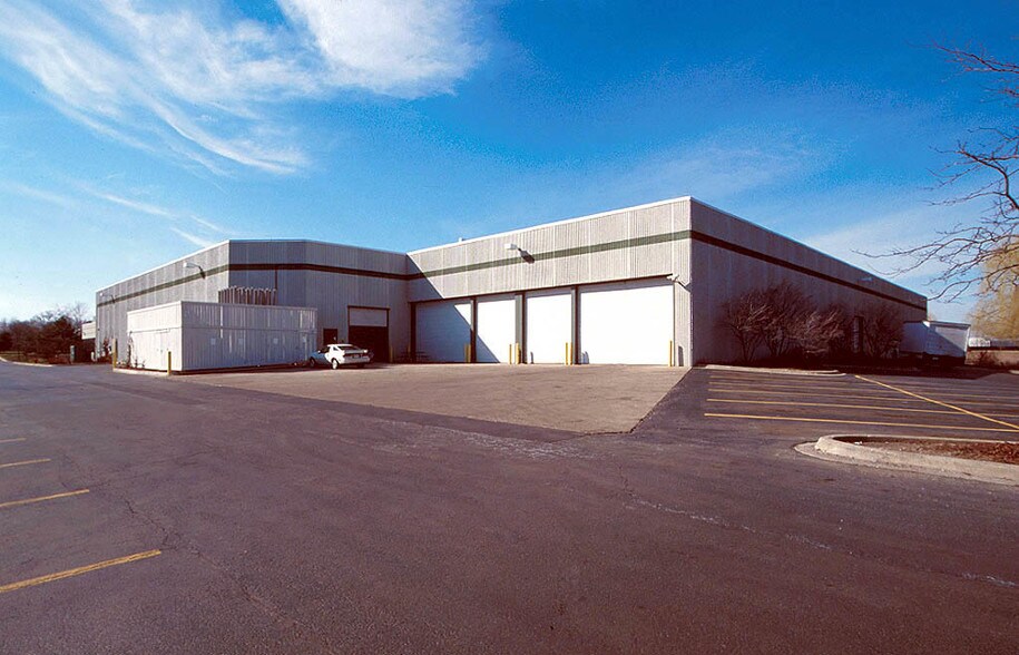 More Photos Of 1175 Lakeside Dr, Gurnee Distribution For Lease