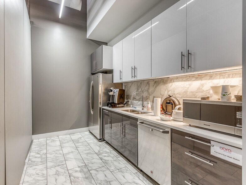 More Photos Of 718 8th Ave SW, Calgary Office For Sale