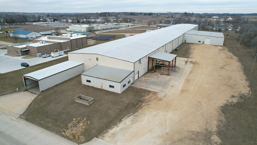 More Photos Of 140 Jacobsen Dr, Maquoketa Warehouse For Lease