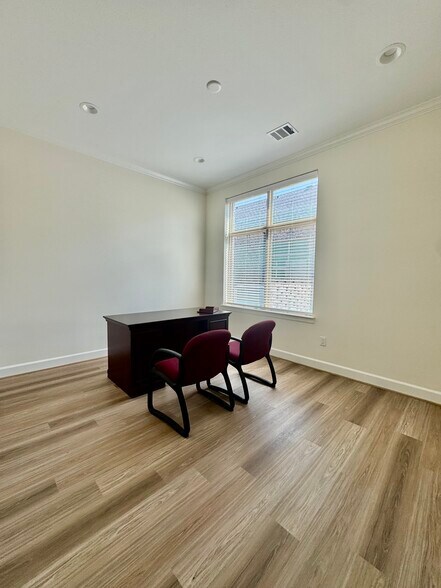 More Photos Of 1630 W Prosper Trl, Prosper Unknown For Lease