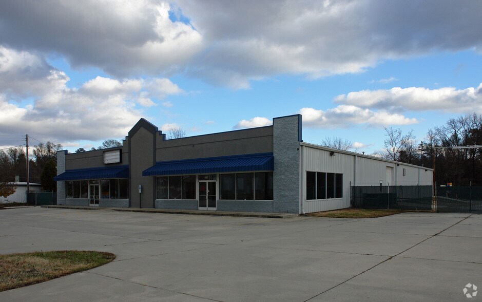 More Photos Of 4807 W Gate City Blvd, Greensboro Storefront For Lease