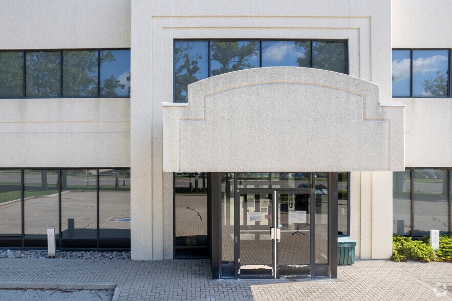More Photos Of 2525 Meadowvale Blvd, Mississauga Warehouse For Lease