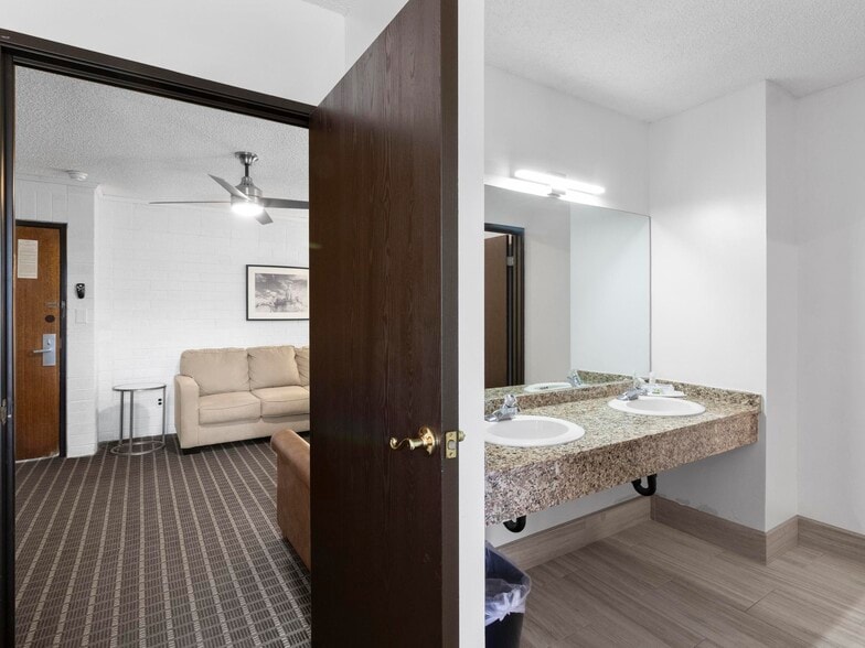 More Photos Of 333 N Main St, Richfield Hotel For Sale