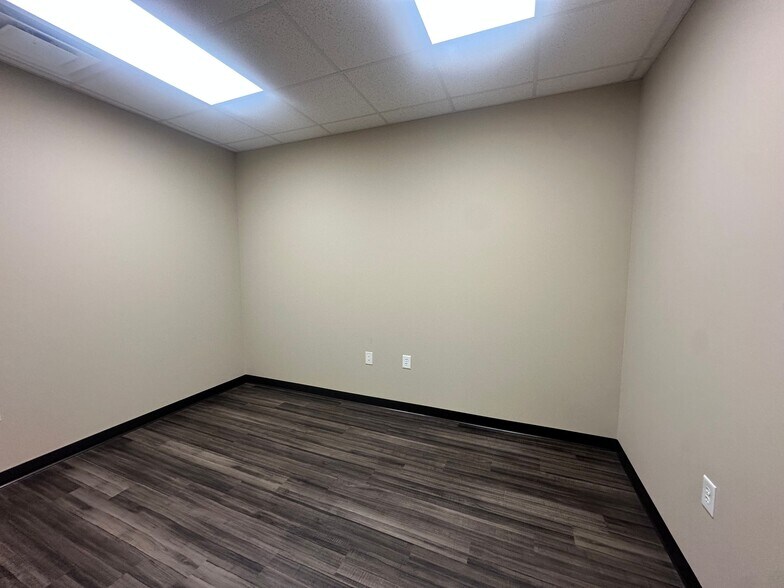 More Photos Of 4830 Marsett Pky, Cumming Light Manufacturing For Lease